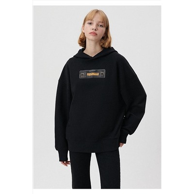 MaviHüzünlü Karışık Baskılı Kapüşonlu Siyah Sweatshirt 0S10124-900