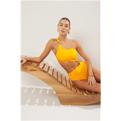 TRENDYOLMİLLA Turuncu Tek Omuz Güneş Aksesuarlı Premium Cut Out/Pencereli Regular Mayokini TBESS25MA00046