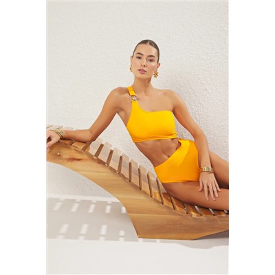 TRENDYOLMİLLA Turuncu Tek Omuz Güneş Aksesuarlı Premium Cut Out/Pencereli Regular Mayokini TBESS25MA00046