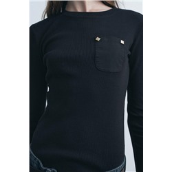 T-SHIRT WITH RIBBED POCKET
