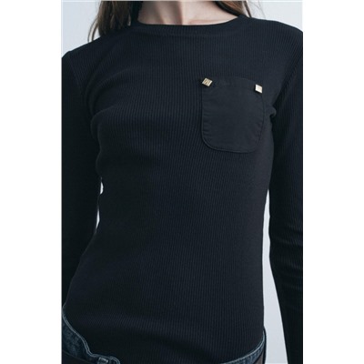 T-SHIRT WITH RIBBED POCKET