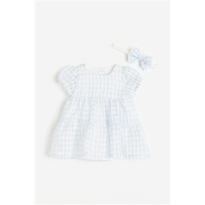 Kleid und Accessoire
