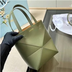 Женская сумка bag geometric bucket tot*e из воловьей кожи коллекция 2023 Loew*e  складная портативная сумка на одно плечо (маленькая 25* 22)