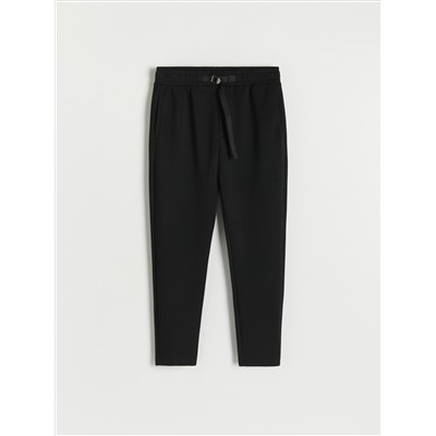 Chinohose mit Gürtel
