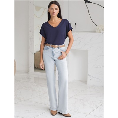 Футболка с V-вырезом и цельнокроеным рукавом из премиального хлопка