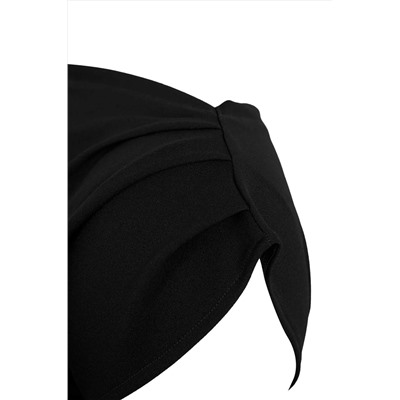 Siyah Büzgü/Drape Detaylı Dökümlü Asimetrik Yaka Örme Bluz TBBSS25AF00119
