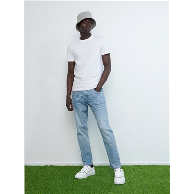 Jeans im Carrot-Fit mit schmalem Bein
