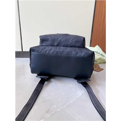 Новинка!  Удобный вместительный рюкзак  Burberr*y