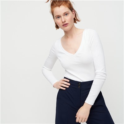 Slim perfect long-sleeve V-neck T-shirt Item AH208