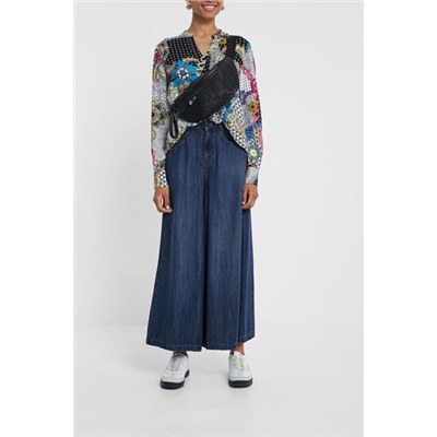 Blusa estampada cuello pico
