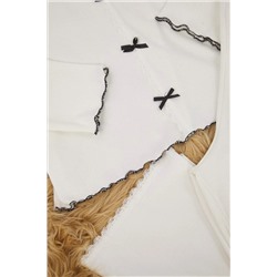 Ekru Beyaz Pamuklu Dantelli ve Kurdele/Fiyonk Detaylı Fitilli Örme Pijama Takımı TBBAW26AI00021