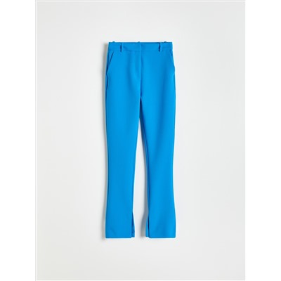 Seitlich geteilte Hose