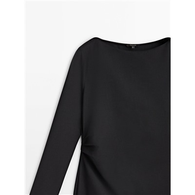 Vestido midi negro frunce lateral