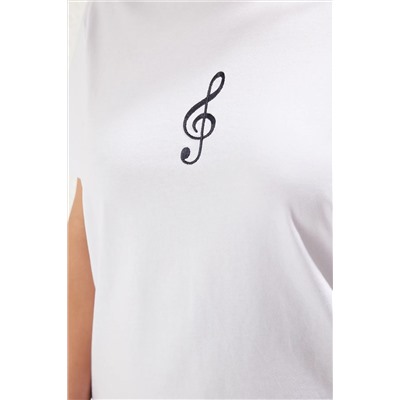 Beyaz Geniş Kalıp Nakış Detaylı Örme Büyük Beden T-Shirt TBBSS22BF00002