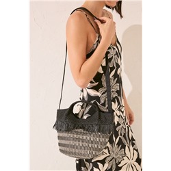 Bolso mediano rafia flecos negro
