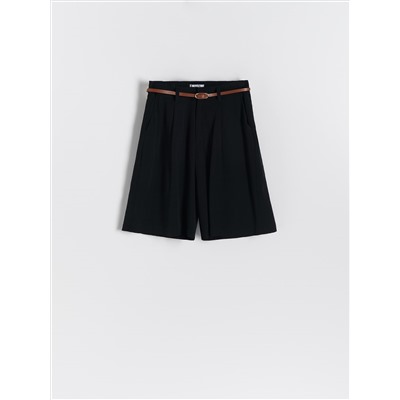 Shorts mit Gürtel