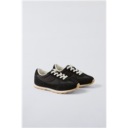 SOFT SNEAKERS