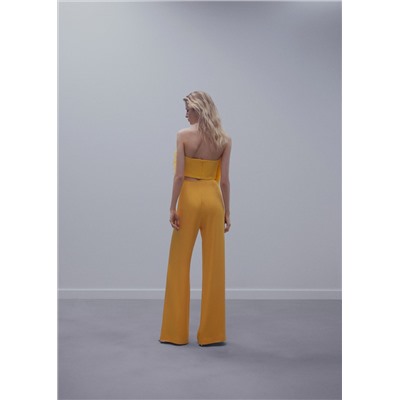 Top estilo bandeau plumas