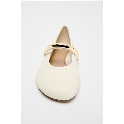 BALLERINAS WITH METAL STRAP