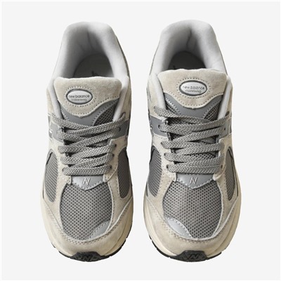 New Balanc*e 👟 мягкая и нежная текстура. Воловья кожа✔️ Подошва EVA, амортизирующая и нескользящая. Дизайн в ретро стиле.. унисекс. Отшиты на оригинальной фабрике N*B из остатков оригинальной ткани✔️ производство во Вьетнаме 🇻🇳 цена данной модели на оф сайте выше 16 000 😱