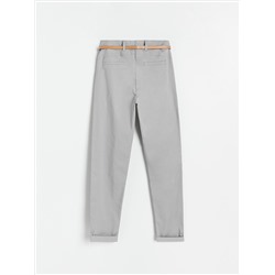 Chinohose mit Gürtel
