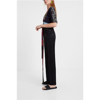 Pantalón con pañuelo cinturón