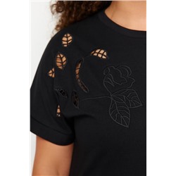 Siyah Brode Detaylı Basic %100 Pamuk Örme T-shirt TBBSS24BF00055