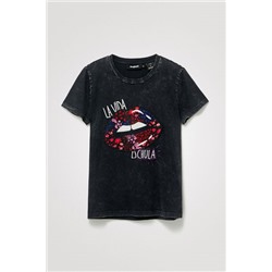 Camiseta parche labios bordados
