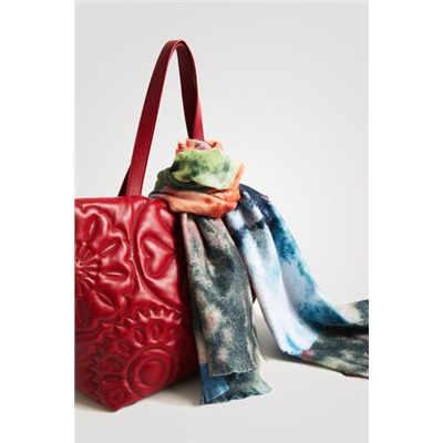 Foulard largo bajo deshilachado