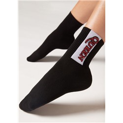 Kurze Sportsocken im Rockband-Stil