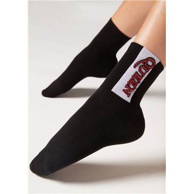 Kurze Sportsocken im Rockband-Stil