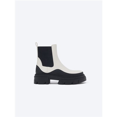 CONTRAST ANKLE BOOTS