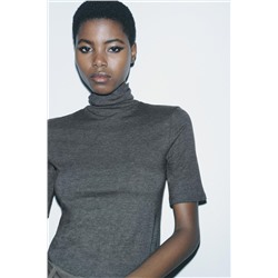 TURTLENECK T-SHIRT