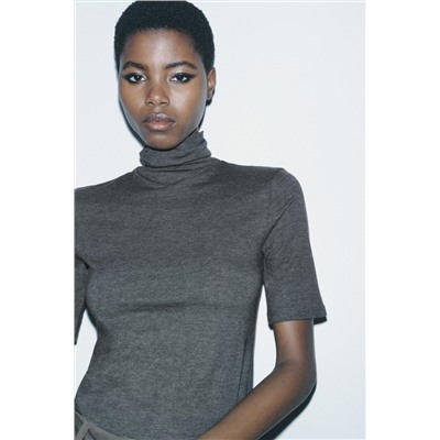 TURTLENECK T-SHIRT