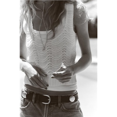 CONTRAST T-SHIRT AND VEST