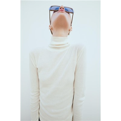 SEMI-SHEER DELICATE COTTON TOP WITH CUFFS AND SEAM DETAIL
