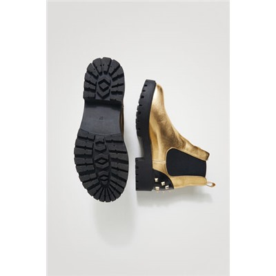 Botines biker oro tachuelas