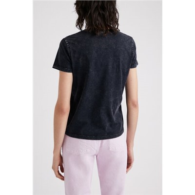 Camiseta parche labios bordados