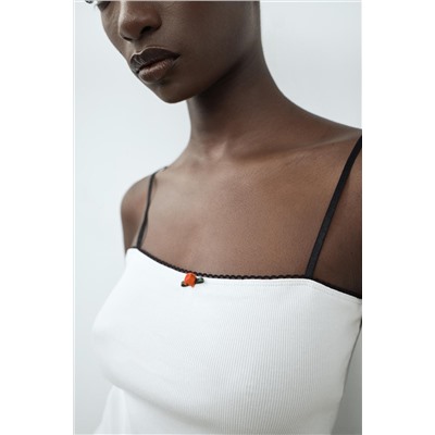 RIBBED STRAPPY TOP WITH FLOWER DETAIL