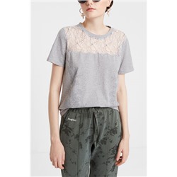 Camiseta floral con encaje