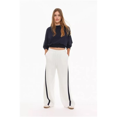 Oversize trousers stripes