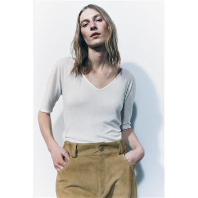 V-NECK TOP