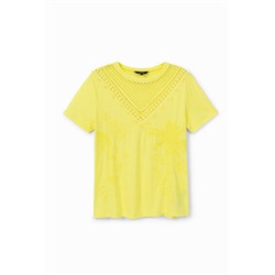 Camiseta bordado pico frontal