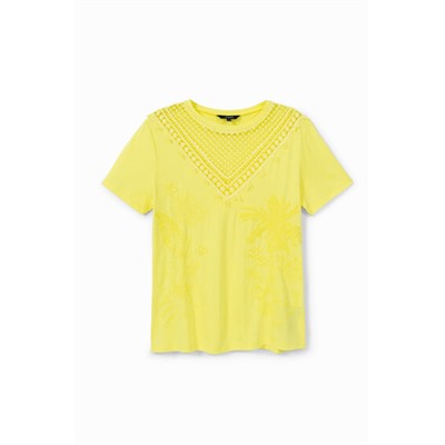 Camiseta bordado pico frontal