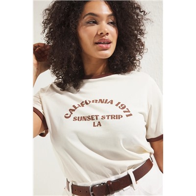 Bej Bisiklet Yaka Basklı Örme Büyük Beden T-Shirt TBBSS25BF00014