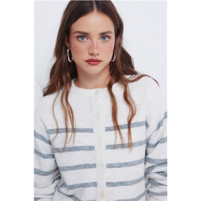 Cardigan botones cuello redondo