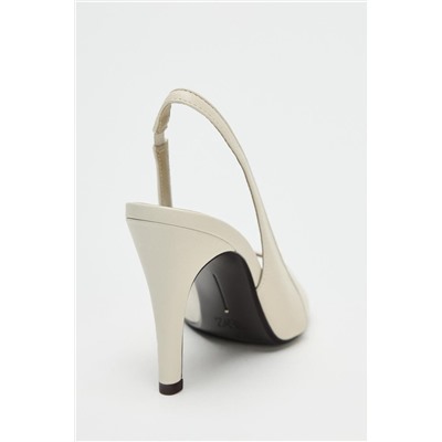 LEATHER HEELED SANDALS WITH OPENING DETAIL