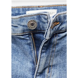 Jeans capri costuras decorativas