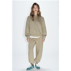 HOODIE WITH POCKETS