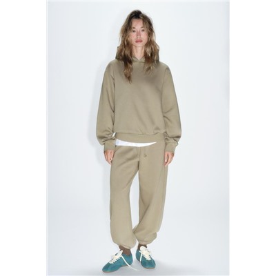 HOODIE WITH POCKETS
